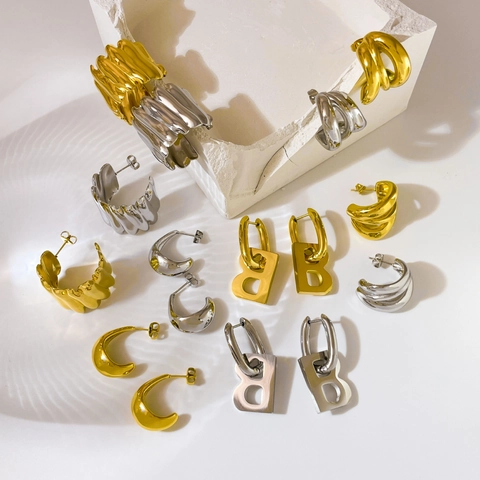 Pendientes De Acero De Titanio Para Mujer Chapados En Oro De 18K Media Luna Hueca Colgante Letra B Textura Plisada