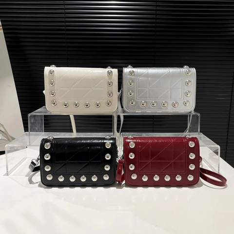 Punk Style Rivet Crossbody Bag For Women Geometric Quilted PU Leather Small Square Shoulder Bag Party Casual Fashion Bag