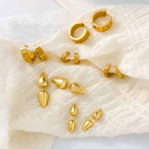 Vintage Creolen Und Stecker Titanstahl 18K Vergoldet Graviertes Sternenmuster Konische Spikes Geometrisch Damen