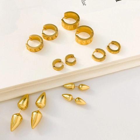 Vintage Creolen Und Stecker Titanstahl 18K Vergoldet Graviertes Sternenmuster Konische Spikes Geometrisch Damen