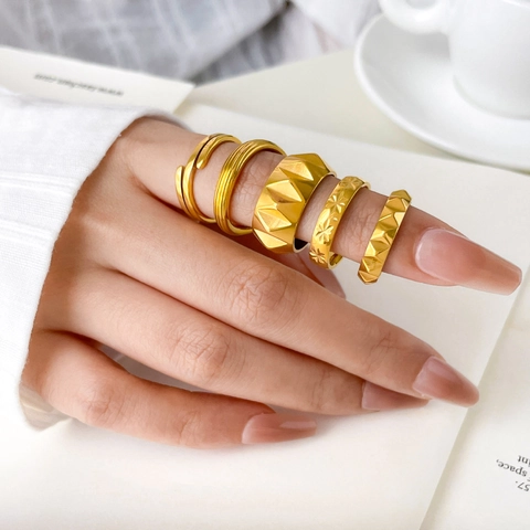 Anelli Geometrici In Acciaio Inossidabile Placcato Oro 18K Per Donna Incisione A Stella Texture A Righe Stile Vintage