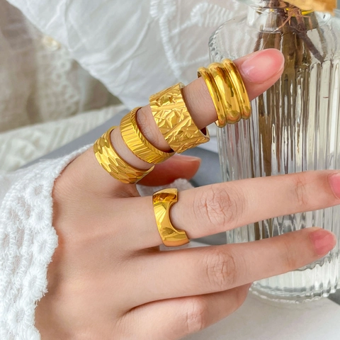 Vintage Titanium Steel Ring Geometric 18K Gold Plated Wide Band Twill Diamond Pattern Hammered Texture Jewelry For Women