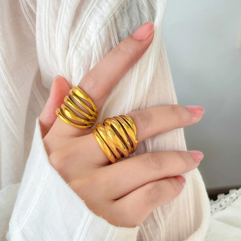 Multi Layer Gewundener Kreuz Linien Ring Titanstahl 18K Vergoldet Minimalistische Mode Für Damen
