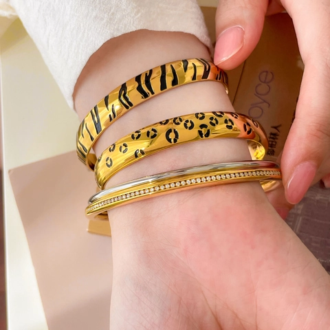 Stainless Steel Bangle Leopard Tiger Print Animal Pattern 18K Gold Plated Rhinestone Open Cuff Trendy Jewelry For Women