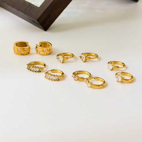 Edelstahl Creolen Mit 18K Goldplattierung Und Geometrischen Zirkonia Stern Dreieck Formen Modeschmuck