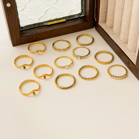 Vergulde Titanium Stalen Golvende Ringen Voor Dames Met Kleurrijke Zirkonia Micro Pave Stapelbare Chique Minimalistische Sieraden