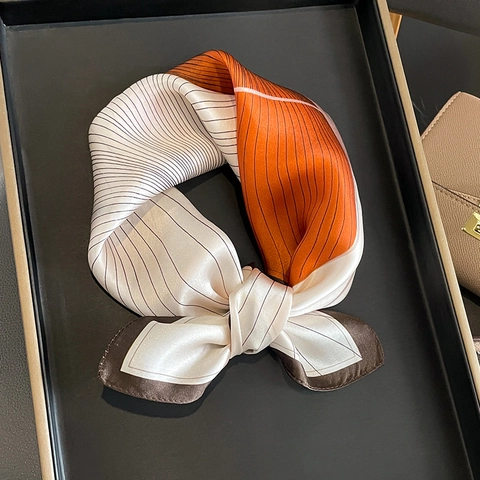 Foulard In Raso Di Gelso Piccolo Quadrato Stampa Geometrica Lineare Accessorio Per Il Collo Elegante Stile Sofisticato