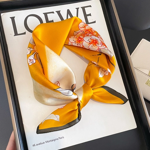 Foulard Quadrato In Raso Di Gelso Stampa Floreale Retro Elegante Satin Bandana Accessorio Per Capelli Da Donna