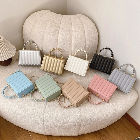 Sac Bandoulière Structuré À Rayures Verticales Pour Femmes En Cuir PU Matelassé Avec Porté Torsadé Et Chaîne En Métal Doré