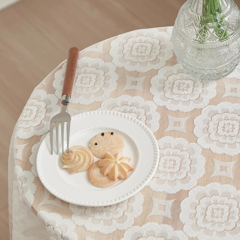 American Retro White Lace Tablecloth Elegant Hollow Floral Scalloped Edge Decorative Table Cover For Kitchen Dining Wedding