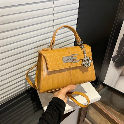 Women Trapezoid Crossbody Bag PU Leather Turn Lock Closure Top Handle Purse With Floral Metal Charm Elegant Fashion Handbag