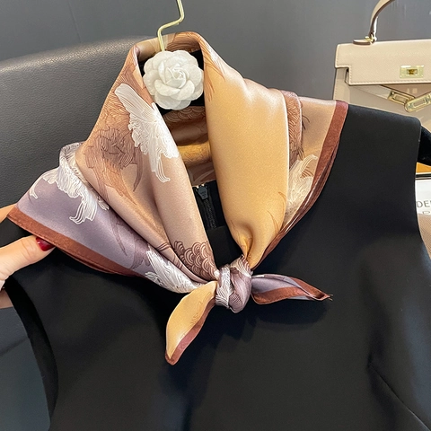 Foulard Quadrato In Raso Di Gelso Elegante Stampa Floreale Sfumatura Setosa Accessorio Di Moda Per Donna