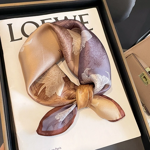 Foulard Quadrato In Raso Di Gelso Elegante Stampa Floreale Sfumatura Setosa Accessorio Di Moda Per Donna