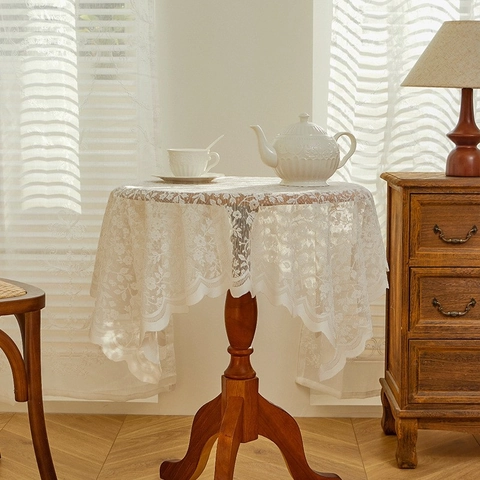 Nappe Vintage Européenne en Dentelle Blanche Ajourée Florale Polyester Brodée Bord Festonné Chemin de Table pour Salon Maison