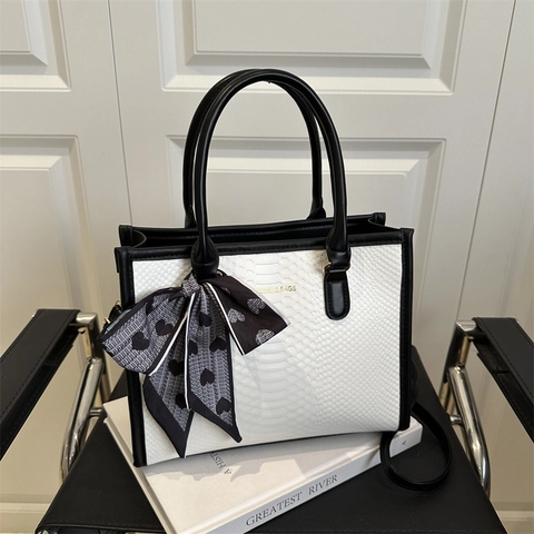 Borsa A Mano Tote In Pelle PU Con Motivo Serpente E Sciarpa A Cuore Decorativa Borsa A Tracolla A Contrasto Da Donna Moda
