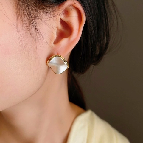 Minimalistische Unregelmäßige Geometrische Wellenohrringe Gebürstetes Metall Gebogene Stecker Mit 925 Sterling Silber Ohrstecker