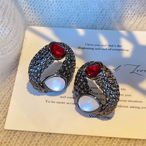 Orecchini A Lobo Angel Kiss Con Gemme Rosse Bianche E Perno In Argento Sterling 925 Lega Retrò Con Trama A Nido Ape