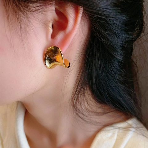 Minimalist Curved Wide Surface Stud Earrings For Women 18K Gold Plated Copper With 925 Sterling Silver Earring Post