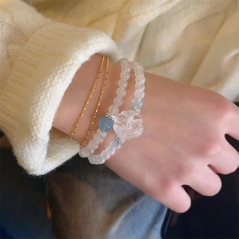 Zweisträngiges Mondstein Weißes Kristall Perlenarmband Für Damen Mit Geschnitztem Blumenanhänger Eleganter Stil