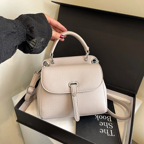 Women's Retro PU Leather Crossbody Bag Minimalist Lychee Grain Small Square Handbag With Silver Buckle Shoulder Purse