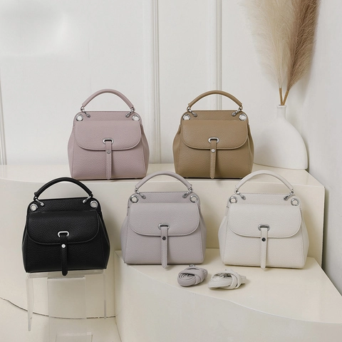 Women's Retro PU Leather Crossbody Bag Minimalist Lychee Grain Small Square Handbag With Silver Buckle Shoulder Purse