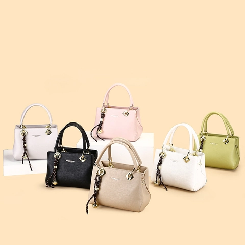 Women's Minimalist PU Leather Tote Bag Large Capacity Shoulder Crossbody Bag With Litchi Grain Pattern And Hanging Ornament Handbag