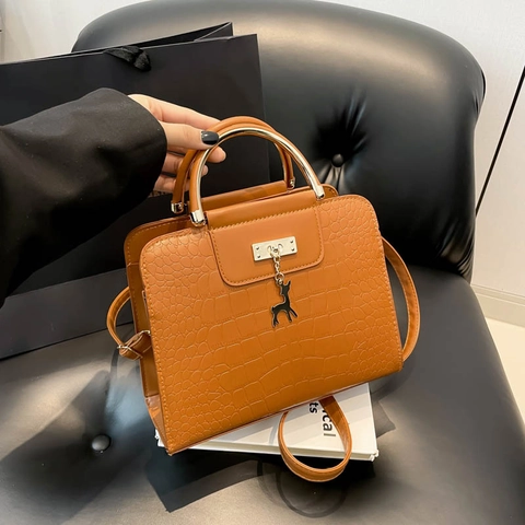 Women Crocodile Pattern PU Leather Crossbody Bag With Gold Metal Ring Handle And Deer Pendant Elegant Handbag