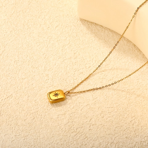 Nordstern Glanz Rechteckiger Anhänger Halskette 18K Vergoldeter Edelstahl Ziegel Schmuck Für Damen Luxus Stil