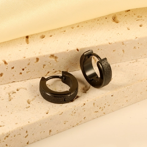 Orecchini A Cerchio Acciaio Inossidabile Nero Opaco Texture Sabbiata Glitterata Punk Donna Minimalista
