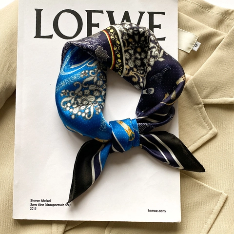 Women Vintage Baroque Print Mulberry Silk Scarf Small Square Scarf Luxury Chain Belt Pattern Elegant Neck Scarf Fashion Accessory Gift