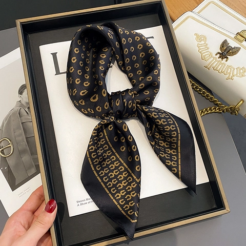 Mulberry Satin Square Scarf Horseshoe Pattern Elegant Satin Neck Head Wrap Accessory For Women Vintage Fashionable