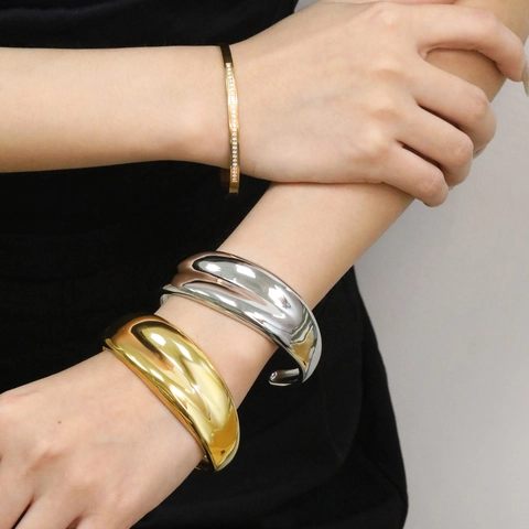 Minimalistischer Offener Armreif Edelstahl Vergoldet Mit Zirkonia Spiegelpoliert Moderner Schmuck Für Damen