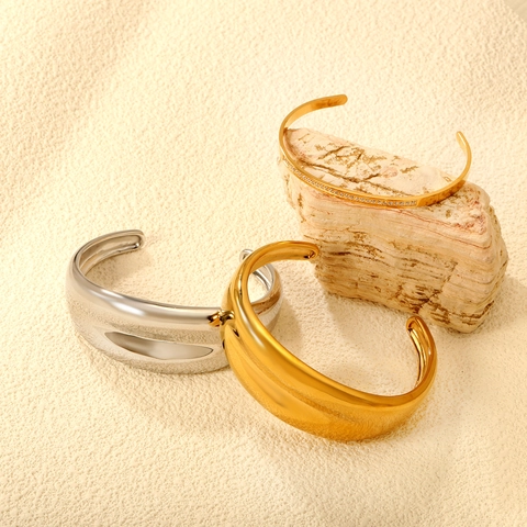 Minimalistischer Offener Armreif Edelstahl Vergoldet Mit Zirkonia Spiegelpoliert Moderner Schmuck Für Damen