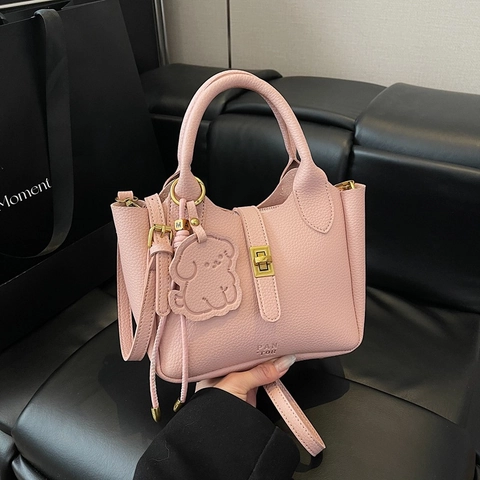 Lychee Pattern PU Leather Handbag For Women With Gold Metal Lock And Dog Charm Crossbody Shoulder Bucket Bag