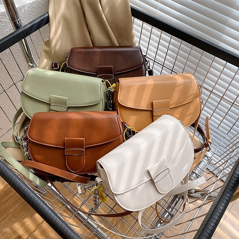 Bolso de Montura de Cuero PU para Mujer Retro Minimalista Color Sólido Bandolera Con Cadena de Perlas Artificiales de Metal Bolso Decorativo