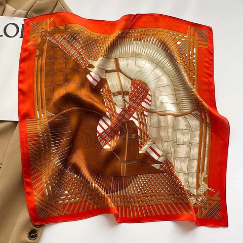 Elegante Vierkante Sjaal Van MoerbeiSatijn Met Retro Ruiter En Geometrische Prints Voor Dames