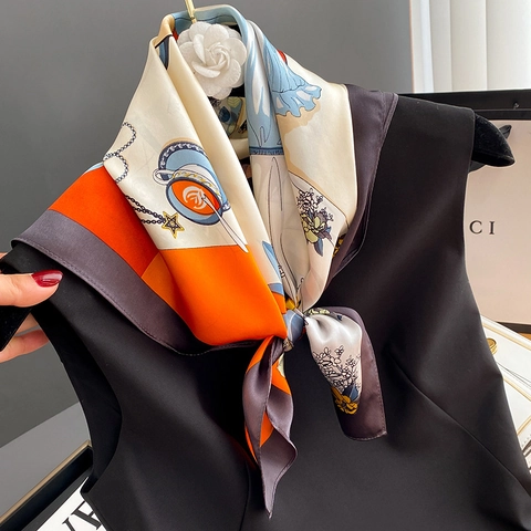 Foulard Quadrato in Seta di Gelso con Stampa alla Moda per Donna Elegante Fantasia Floreale Cavallo Bandana di Seta