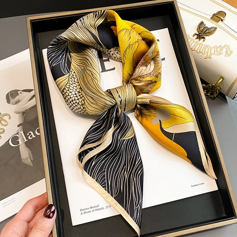 Carré De Satin En Satin De Mûrier Élégant Imprimé Floral Foulard Pour Femmes Mode Décoratif Accessoire Artistique