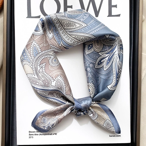 Foulard Quadrato In Raso Con Stampa Paisley Raso Di Gelso Sciarpa Da Collo Moda Floreale Per Donna