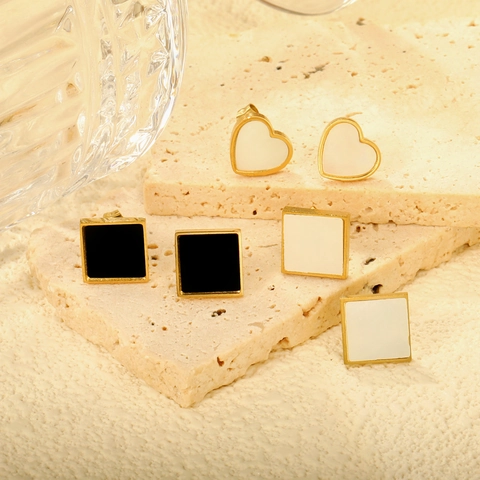 Boucles d'Oreilles Clous Minimalistes en Acier Inoxydable Cœur Géométrique pour Femmes Bijoux de Mode avec Tige Plaqué Or