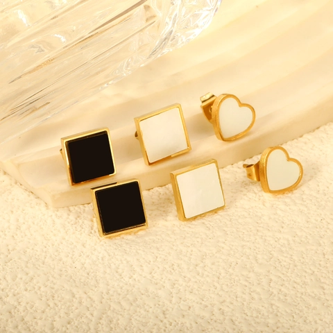 Boucles d'Oreilles Clous Minimalistes en Acier Inoxydable Cœur Géométrique pour Femmes Bijoux de Mode avec Tige Plaqué Or