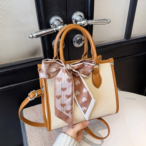 Bolso De Mano Vintage De Cuero PU Con Textura Tejida Para Mujer Bolso Bandolera De Moda Con Bufanda Estampada De Corazones