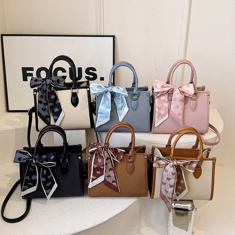 Bolso De Mano Vintage De Cuero PU Con Textura Tejida Para Mujer Bolso Bandolera De Moda Con Bufanda Estampada De Corazones