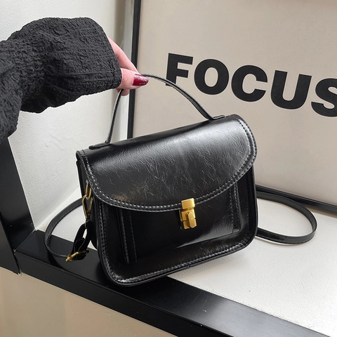 Retro PU Leder Umhängetasche Für Damen Mit Goldenem Metallschloss Tragegriff Verstellbarem Riemen Britischer Stil Quadratische Handtasche