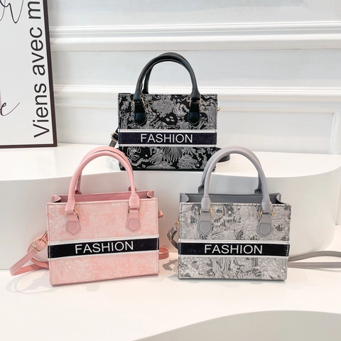 Petit Sac à Bandoulière Carré Tendance pour Femmes Sac à Main en Cuir PU avec Imprimé Floral avec Bandoulière Réglable Sac de Style de Niche pour le Travail Quotidien