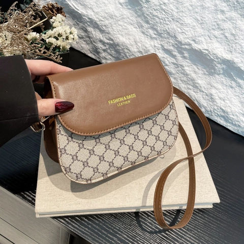 Borsa A Tracolla A Sella Da Donna In Ecopelle Stampa Monogramma Patta Tracolla Regolabile Moda Vintage