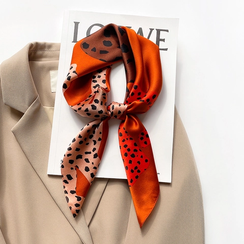 Sciarpa Di Raso Quadrata Donna Stampa Leopardata Ghepardo Satin Lucido Foulard Collo Moda Caldo Accessorio Decorativo