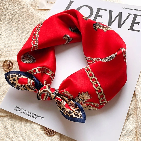 Women Mulberry Silk Square Scarf Luxury Gold Chain Leopard Baroque Pattern Fashion Professional Silk Neck Scarf Decorative Head Scarf Hair Scarf