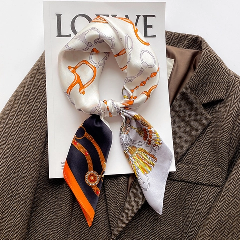 Foulard Quadrato In Raso Di Gelso Equestre Catena Nappa Stampa Moda Testa Collo Per Donne Stile Lusso