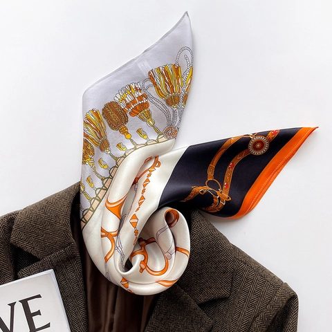 Foulard Quadrato In Raso Di Gelso Equestre Catena Nappa Stampa Moda Testa Collo Per Donne Stile Lusso